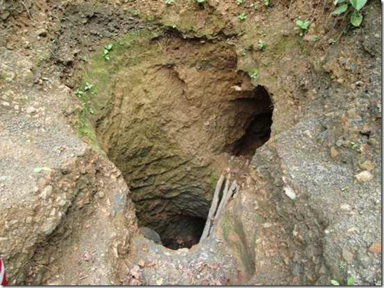 dominican-republic-road-to-amber-mines-hole
