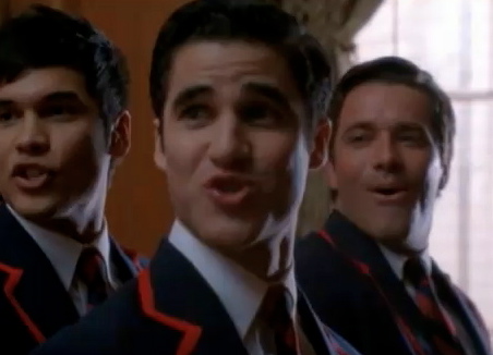 Darren Criss in Glee singing