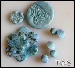 Translucide, encres vertes et paillettes or Translucide, encres vertes et paillettes or