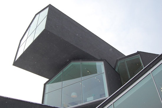 [vitrahaus_herzog_de meuron03[3].jpg]
