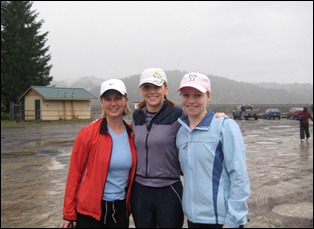 Corina and the girls at the start of the Hagg lake run.