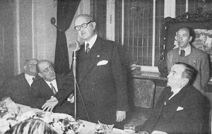 Ernesto Anastasio Pascual-Bodas de oro por el titulo de capitan- Revista Rumbo. Nº 42-Marzo 1952.JPG