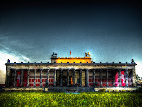 [ALTES MUSEUM UND RASEN DES LUSTGARTEN]