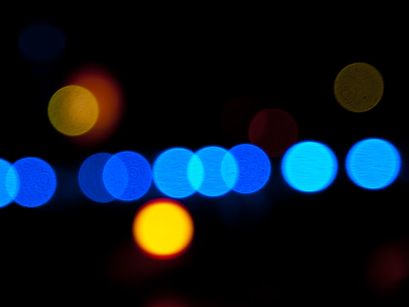 Festival of Lights 2010 - Oberbaumbrücke UNSCHARFE LICHTER DER AN DER OBERBAUMBRÜCKE ZWISCHEN KREUZBERG UND FRIEDRICHSHAIN WÄHREND DES FESTIVAL OF LIGHTS 2010