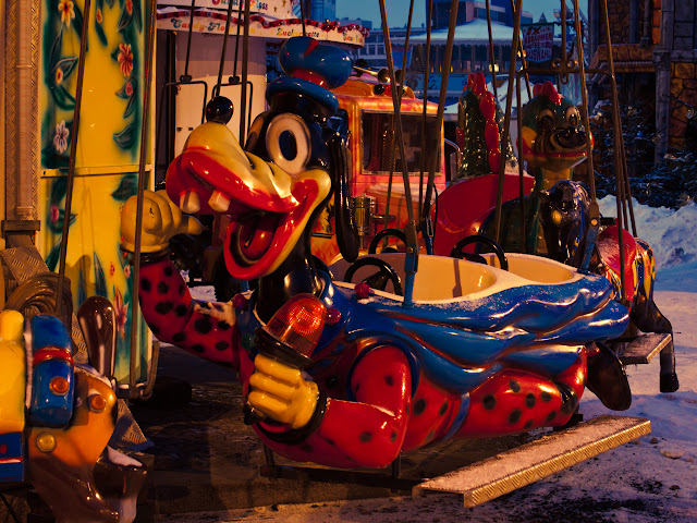 [DISNEY'S GOOFY IM KINDERKARUSSELL]