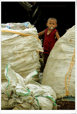 http://lh3.ggpht.com/_bY8lkq00egw/TCdaWBNrX2I/AAAAAAAADdE/QTrW7v0Csvs/s400/anak.jpg