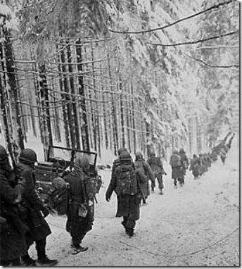bulge_stvithroad_1945jan24_375