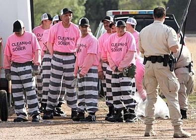 [forum_75f4cea9_sheriffarpaioprisonerspinkshirts[3].jpg]