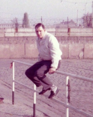 [THEBERLINWALLBEHINDME1.jpg]