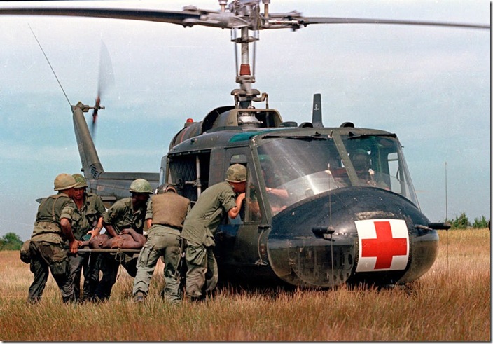 VIETNAM WAR U.S. HELICOPTER