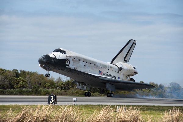 [space-shuttle-discovery-landing-nasa[3].jpg]