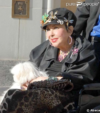 [60116-liz-taylor-637x0-1[2].jpg]