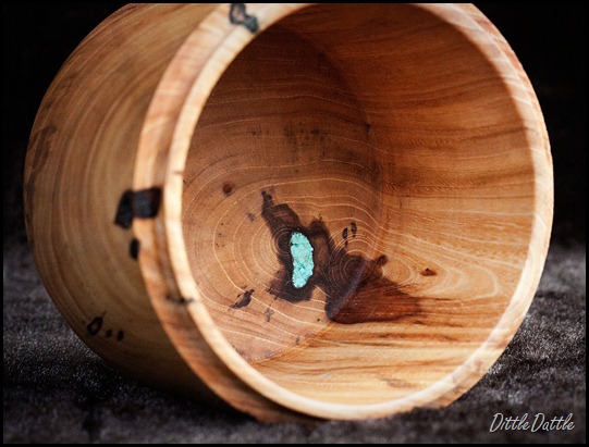 crushed-turquoise-stone-detail