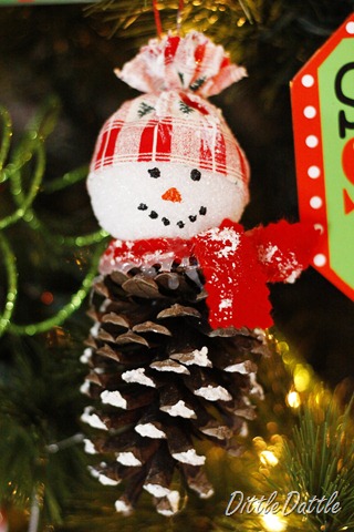 [pinecone snowman ornament[3].jpg]