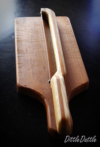 [wooden Bread board and knife[3].jpg]