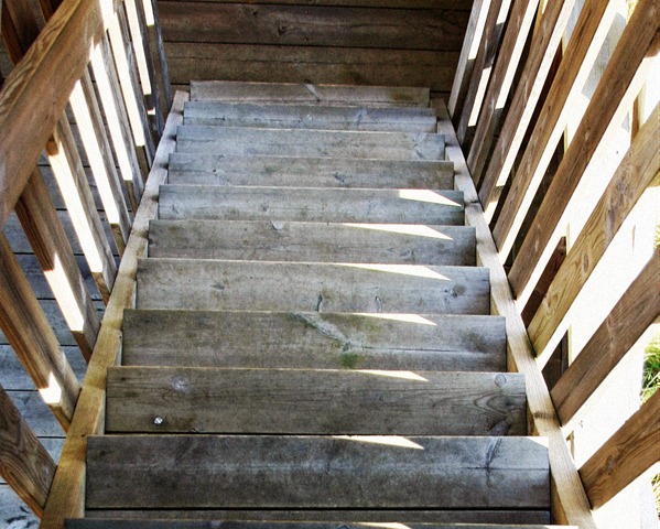 [wooden stairs[6].jpg]