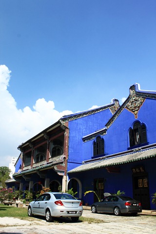 [blue mansion[4].jpg]