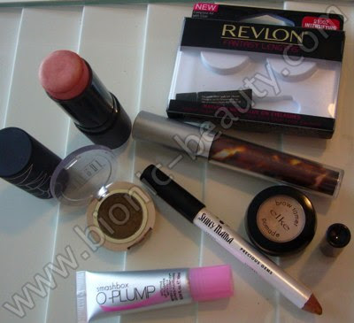 Bionic Beauty creates a green St. Patricks Day makeup look