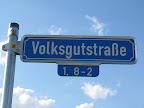 Strassenschild im neuen Wohngebiet