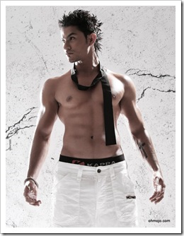 Shirtless Kunal Khemu