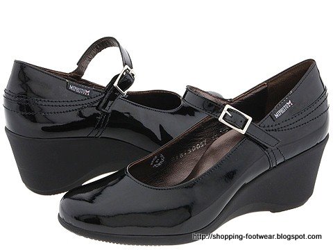 Shopping footwear:footwear-160170
