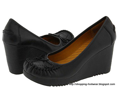 Shopping footwear:shopping-160412