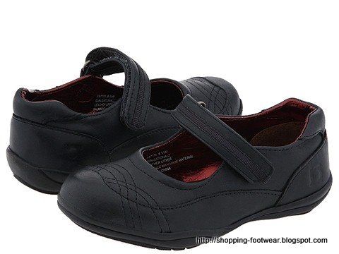 Shopping footwear:shopping-160618