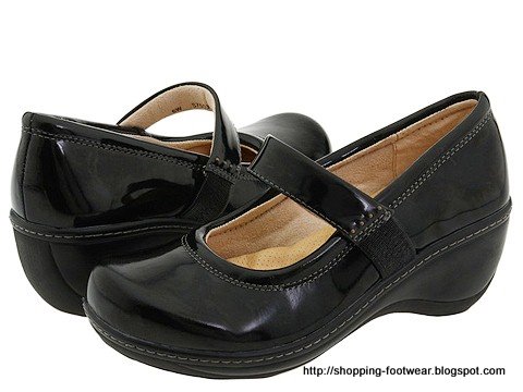 Shopping footwear:shopping-160504