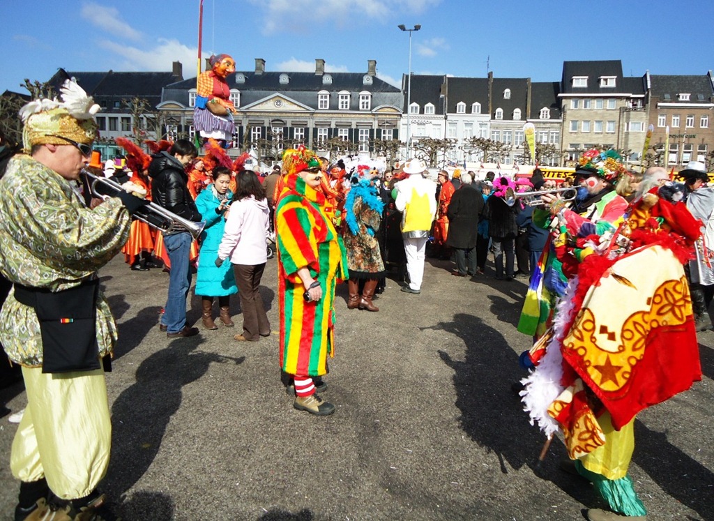 [2011 Carnivale Faces Maastricht DRH 16[4].jpg]