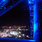 Trying 2 view while riding the Singapore Flyer!!!