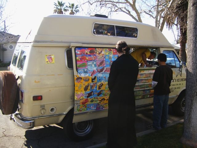 [creepy ice cream truck[11].jpg]