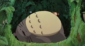 Totoro dormindo e Mei