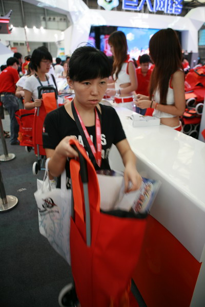 美眉日报 58c379f7t71890711db8e ChinaJoy 2009 盛大展台ShowGirl实拍