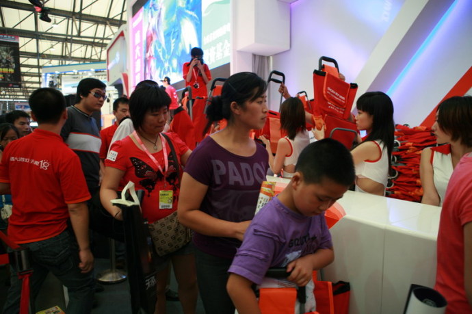 美眉日报 58c379f7t71890717ec37 ChinaJoy 2009 盛大展台ShowGirl实拍