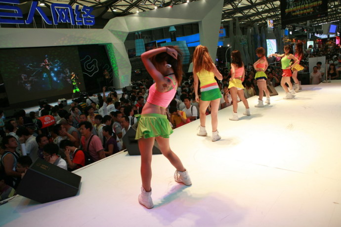 美眉日报 58c379f7t7189075d8ba5 ChinaJoy 2009 盛大展台ShowGirl实拍