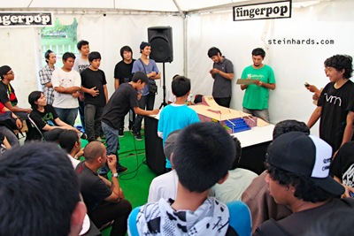 [Jakcloth+2010+2[5].jpg]