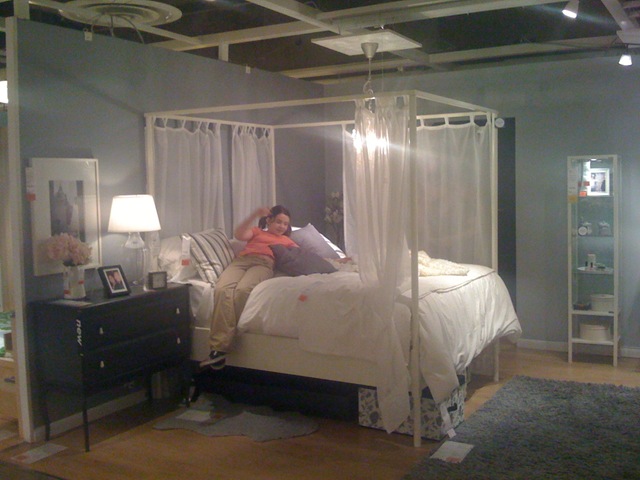 [canopy bed[4].jpg]