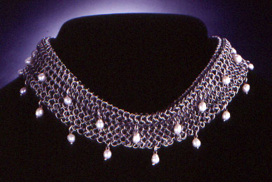 Кольчужное колье с бубенчиками Элейн Анзикер
