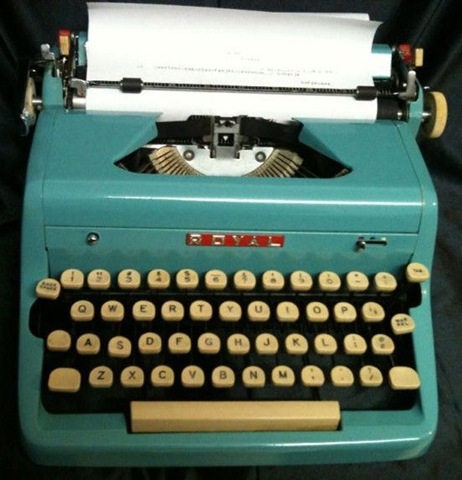 [Vintage_Royal_Quiet_Deluxe_Manual_Blue_Typewriter[2].jpg]