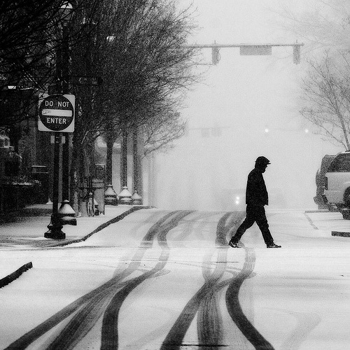 bw-snowfall-road
