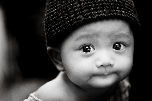 bw-baby-looking