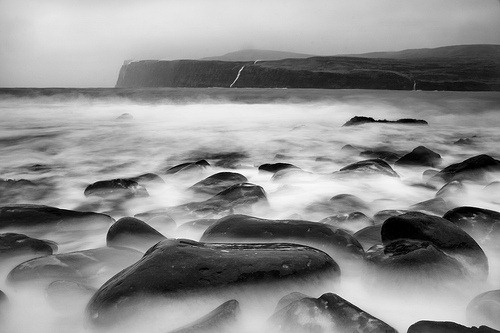 bw-waterfalls-upwards