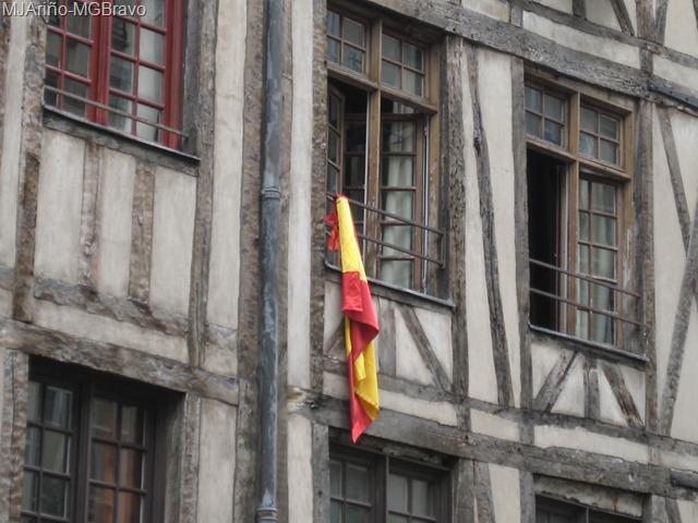 [PARIS 2010-b 235[7].jpg]