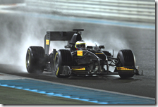 Il test della Pirelli sulla pista bagnata di Abu Dhabi