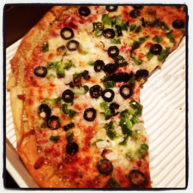 Large GF with green pepper, onion, blk olive