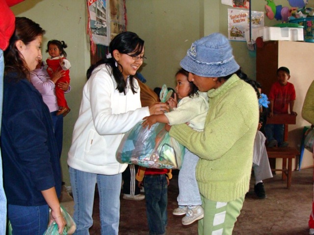 [CIAF2008EntregadeDonaciones2008f231.jpg]