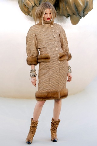 [Automne Hiver Haute Couture 2010 - Chanel 2[3].jpg]