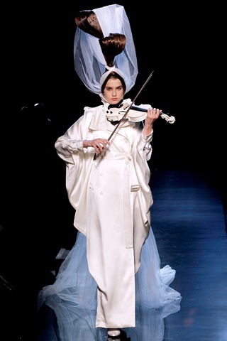 [Automne Hiver Haute Couture 2010 - Jean Paul Gaultier 11[3].jpg]