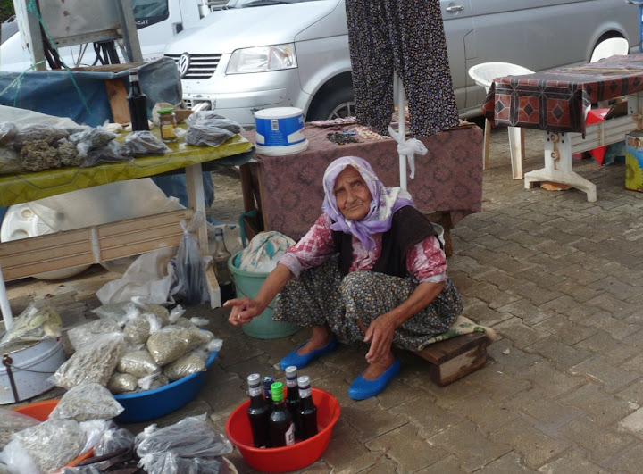 Бабушки - старушки.