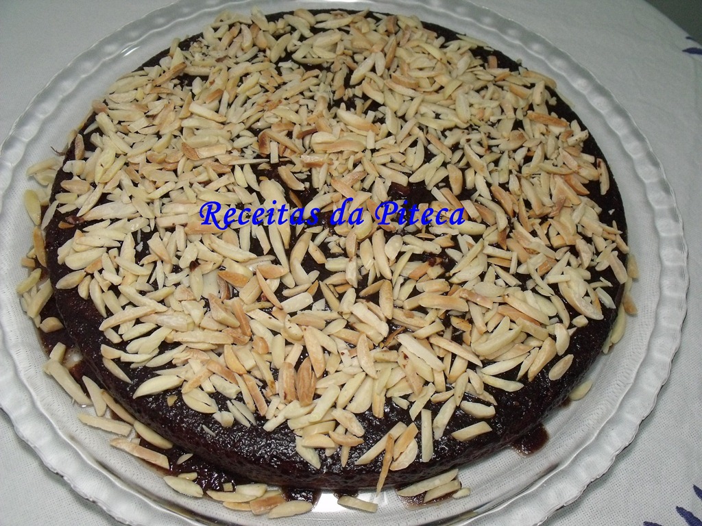 [Bolo de chocolate e amêndoas[3].jpg]
